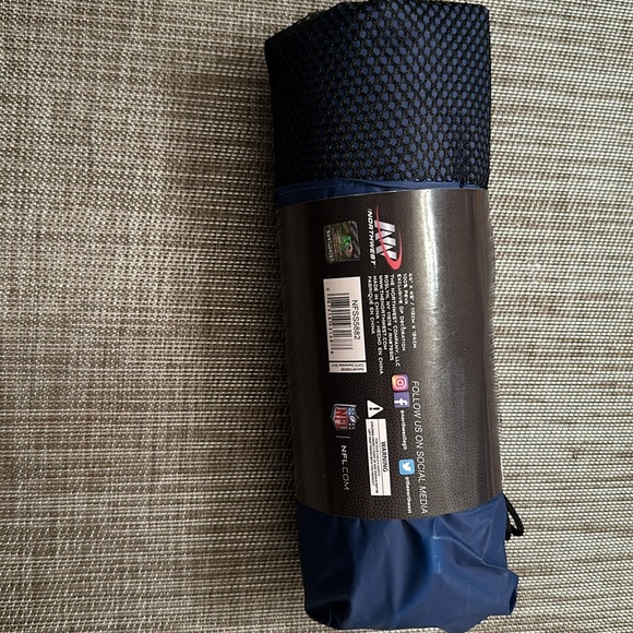 Seattle Seahawks rain poncho one size fits all NWT in original package - Picture 2 of 3